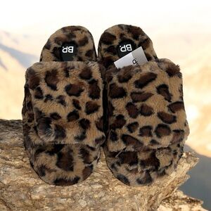 BP Plush Ajustable Upper Slide On Tan Leopard Print Slippers‎